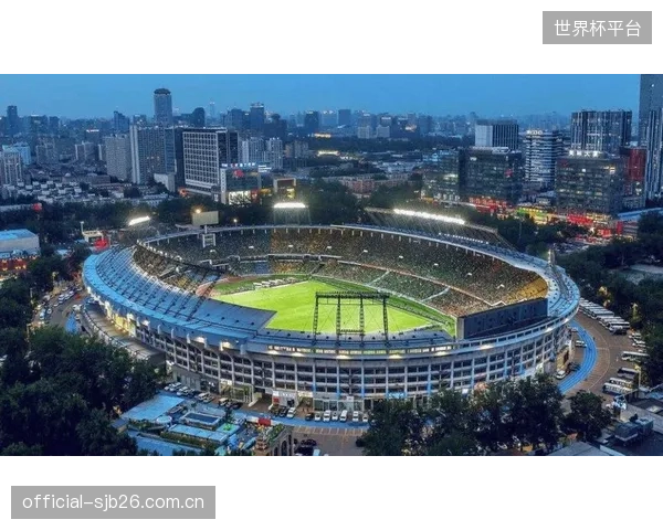 北京丰台足球小镇引入中赫工体智慧场馆方案，利用路灯内嵌微基站支撑百人级VR-AR同时训练
